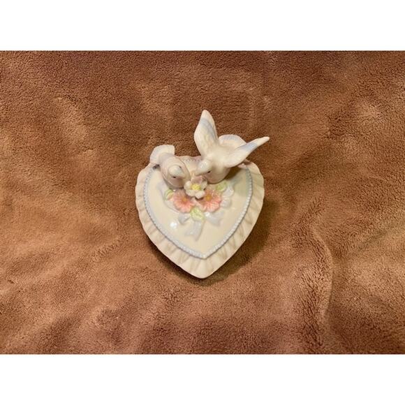 Vintage Love Birds Heart Shaped Trinket Box w/ HTF Glossy Finish - Picture 1 of 8